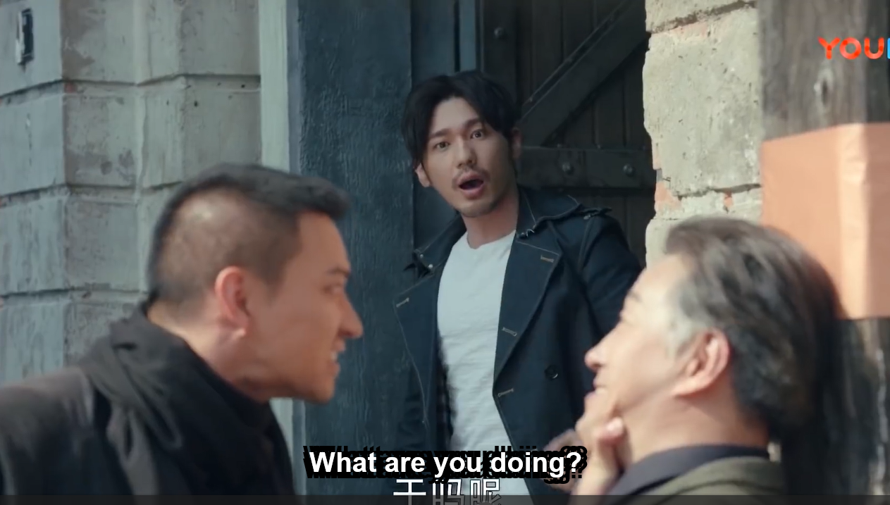 Zhao Yunlan appears on teh steps of SID inbetween the Regent and Chu-ge
