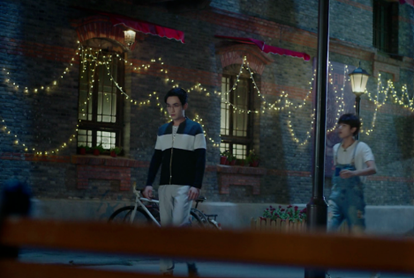 Da Qing Running up to Shen Wei